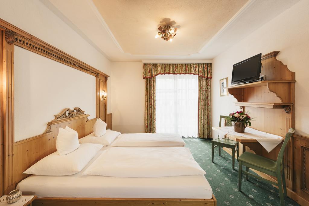 Hotel Hoferwirt 施图拜河谷新施蒂夫特 外观 照片