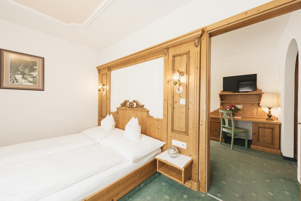 Hotel Hoferwirt 施图拜河谷新施蒂夫特 外观 照片