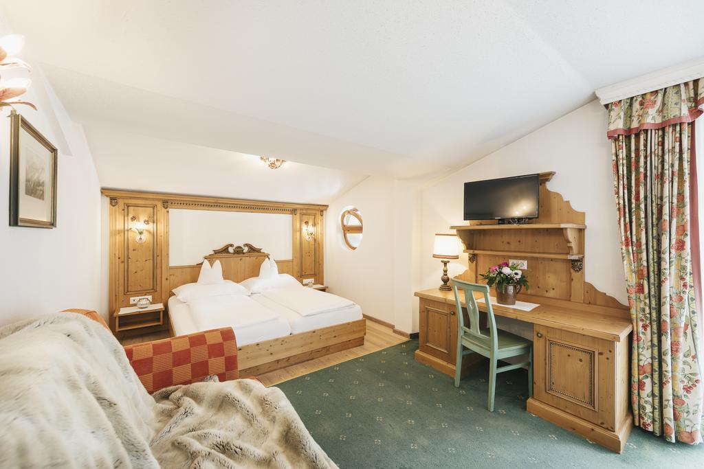 Hotel Hoferwirt 施图拜河谷新施蒂夫特 外观 照片
