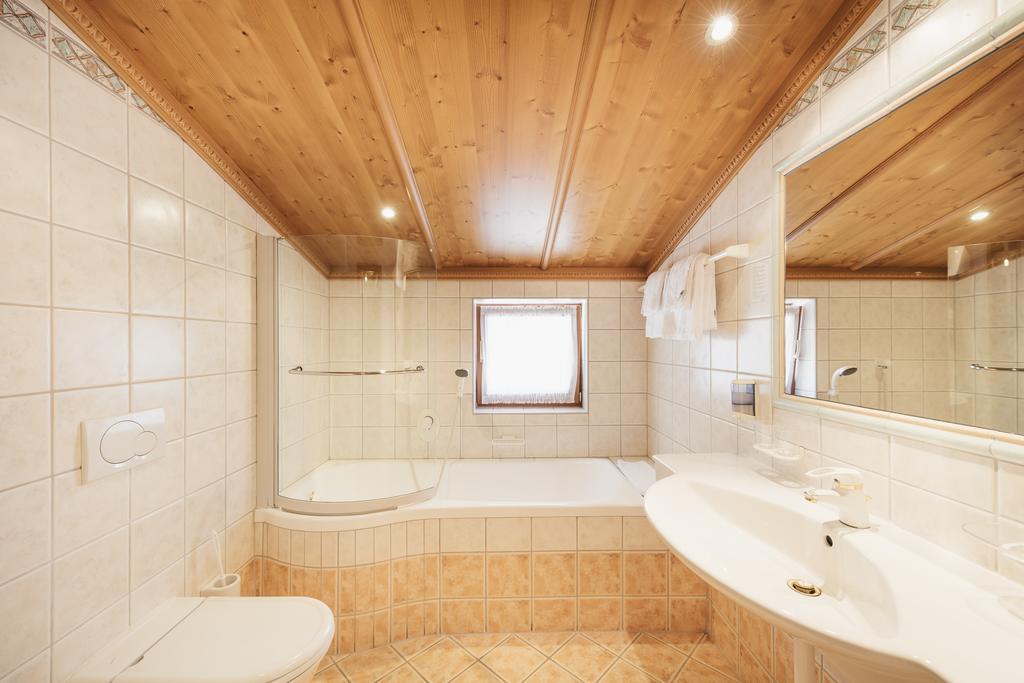 Hotel Hoferwirt 施图拜河谷新施蒂夫特 外观 照片