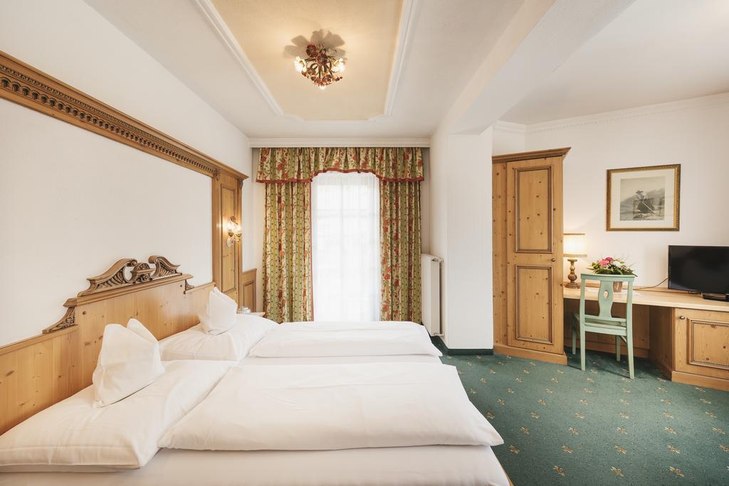 Hotel Hoferwirt 施图拜河谷新施蒂夫特 外观 照片