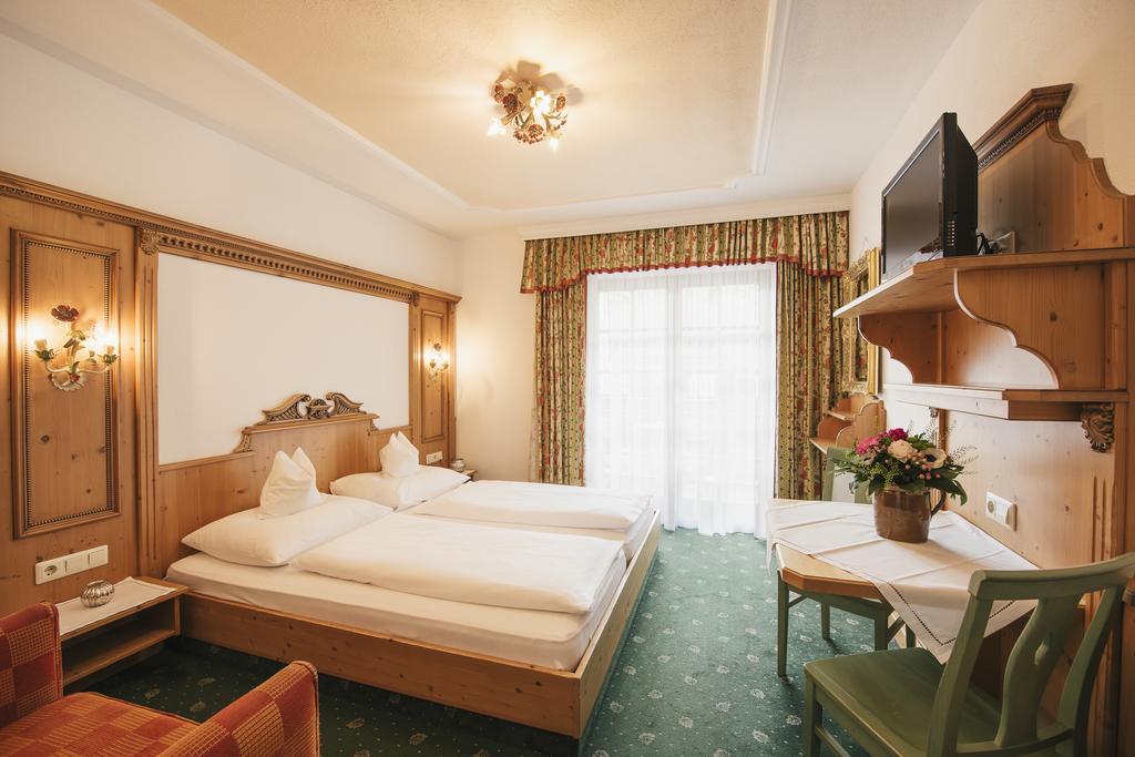 Hotel Hoferwirt 施图拜河谷新施蒂夫特 外观 照片