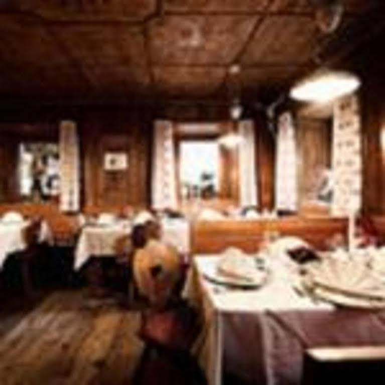 Hotel Hoferwirt 施图拜河谷新施蒂夫特 外观 照片